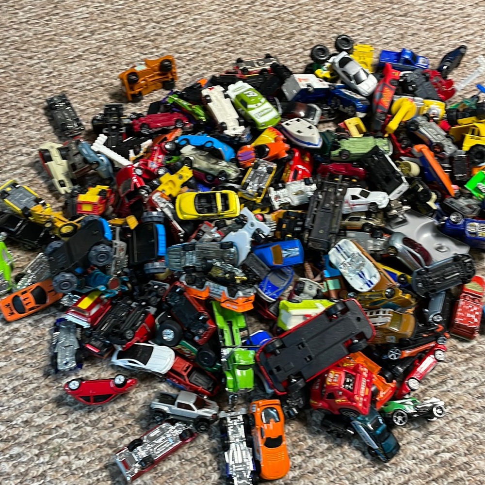 Kids cars more than 100 pieces used